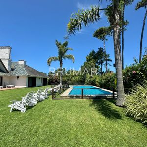 Venta De Casa De Cuatro Dormitorios Playa Mansa