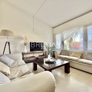 Oportunidad Casa En Playa Mansa En 4 Dormitorios Zona Con Potencial Comercial