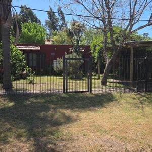 Casa En Venta De 2 Dormitorios C/ Cochera En Las Toscas