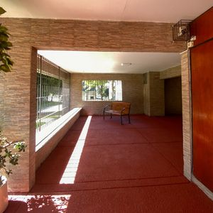 Apartamento En Alquiler De 3 Dormitorios C/ Cochera En Malvin Norte