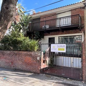 Casa En Venta C/ Cochera En Puerto Buceo