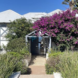 En Alquiler, Hermosa Casa Sobre El Mar En Punta De Piedras 4 Dormitorios