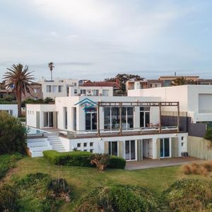 Impresionante Casa Frente Al Mar  Herminia La Barra
