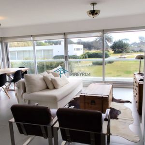 Apartamento En Alquiler Temporal En Brava, En Complejo Silente, 2 Dormitorios( 1 Suite), 2 Baños, Terraza Al Jardín. Excelentes Servicios.