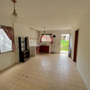 Venta Casa A Reciclar 3 Dormitorios Gran Terreno Paso Molino