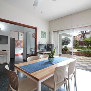 Venta Casa Cuatro Dormitorios Más Escritorio, Patio y garage En Buceo
