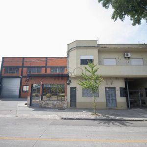 Venta Depósito Y Local Industrial Con Parking En Sayago