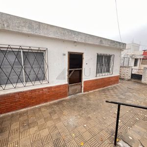 Venta Casa 2 Dormitorios Y Deposito En Cerro