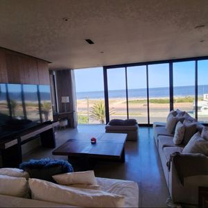 Apartamento 4 Dormitorios A Venta Sobre La Rambla De Carrasco. Moderno.