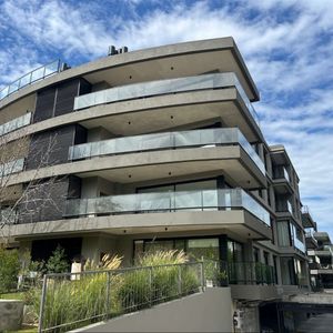 Apartamento De 3 Dormitorios 3 Baños. Barrio Parques En Carrasco.  A Estrenar. Polo Parc