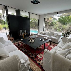 Moderna Y Luminosa Casa De 5 Dormitorios, 5 Baños. Lomas De La Tahona