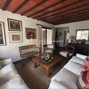 Casa En Alquiler De 3 Dormitorios Con Jardín Y Piscina En Parque Miramar.