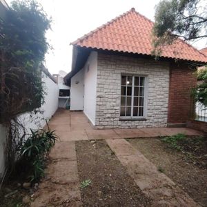 Casa En Venta De 2 Dormitorios C/ Cochera En Atlántida