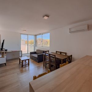 Apartamento En Venta De 2 Dormitorios + Garaje Con Renta En Tres Cruces