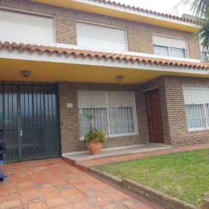 Casa En Venta 3 Dorm. 2 Baños Patio Y Barbacoa C/ Cochera En Sayago