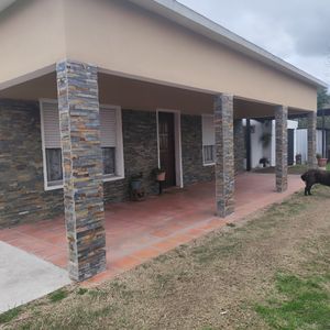 Venta Casa 3 Dormitorios, Amplio Terreno De 778m2 En La Montañesa