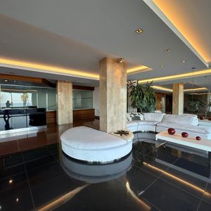 Apartamento En Venta C/ Cochera En Pocitos