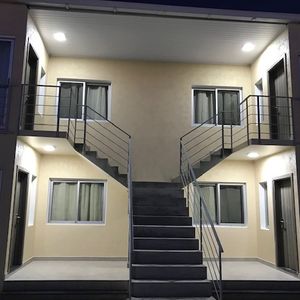 Casa En Venta 2 Dormitorios Y Garaje Y 4 Apartamentos Todo Con Renta
