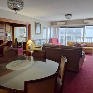 Apartamento En Venta C/ Cochera En Pocitos