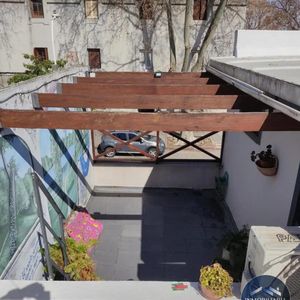 Venta De Casa De Dos Dormitorios En La Comercial