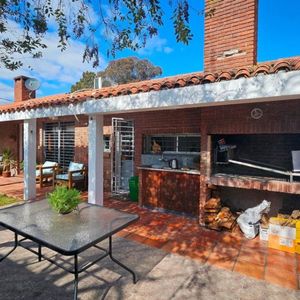 Casa En Venta C/ Cochera En Colón