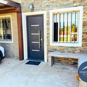 Casa En Venta C/ Cochera En Solymar
