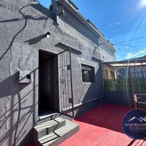 Casa En Alquiler En Cerrito De La Victoria, 2 Dorm
