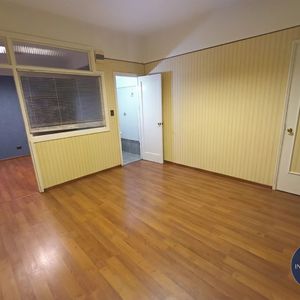 Oficina En Alquiler Ubicado En Ciudad Vieja
