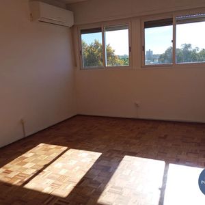 Apartamento En Alquiler De 2 Dormitorios En Brazo Oriental