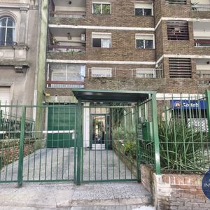 Apartamento En Venta C/ Cochera En Pocitos