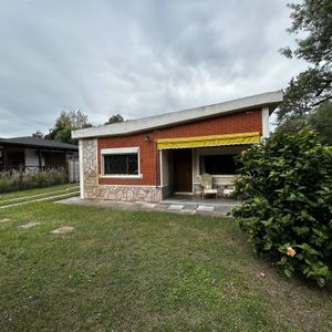 Casa En Venta C/ Cochera En La Floresta