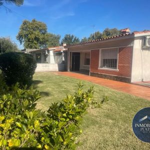Casa En Venta C/ Cochera En Lezica