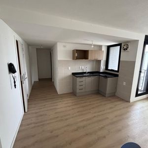 Apartamento En Alquiler C/ Cochera En Tres Cruces