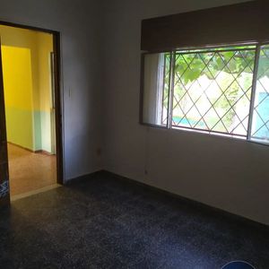 Casa En Alquiler C/ Cochera En Casavalle