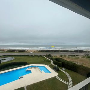 Apartamento En Venta De 3 Dormitorios En Punta Del Este , Edificio Delfin , Vista Al Mar , Playa Brava