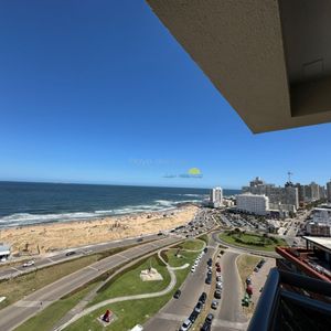 Apartamento En Venta De 4 Dormitorios  En Torre Imperiale , Punta Del Este , Playa Brava A Pasos Del Shopping