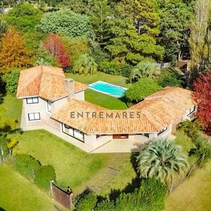Se Vende Casa 5 Dormitorios, Con Piscina En Rincon Del Indio, Playa Brava, Punta Del Este.