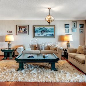 Amplio Apartamento En Venta En Primera Linea De Playa Brava.