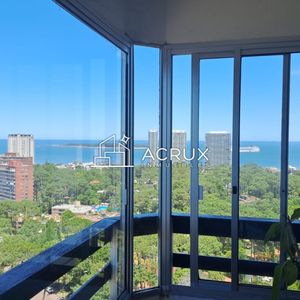 Vende Apartamento De 2 Dormitorios Más Servicio En Punta Del Este