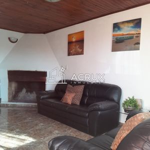 Casa Remodelada En Venta, 2 Dormitorios Y 2 Baños, Con Barbacoa.