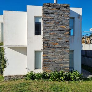 Venta Y Alquiler De Casa , 3 Dormitorios, Manantiales