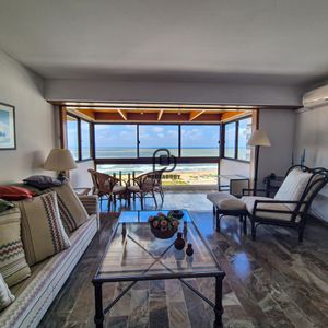 Venta Apartamento 3 Dormitorios Frente A La Playa Brava Punta Del Este