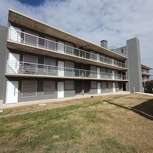 Apartamento En Venta C/ Cochera En Pando