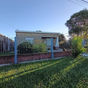Casa En Venta C/ Cochera En Barros Blancos