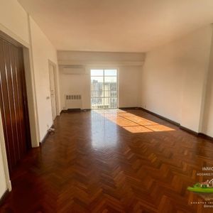 Venta De Apartamento  En Cordón, 4 Dorm Y Garage Sobre Avda. 18 De Julio