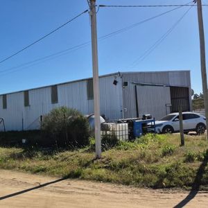 Venta De Amplio Galpón
