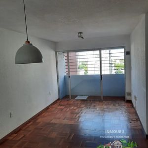 Alquilo Luminoso Apartamento De 2 Dormitorios, 2 Baños Y Cochera En Tres Cruces