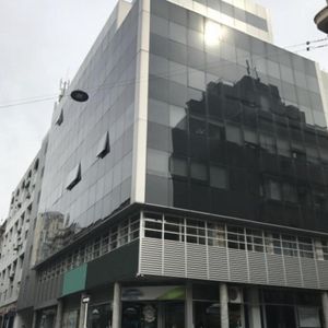 Venta O Permuta Piso Con 15 Oficinas Y 5 Cocheras En Ciudad Vieja Con Renta