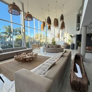 Punta Ballena-  Balcón Y Piscina Exclusiva- Spa- Estacionamiento- Financiación