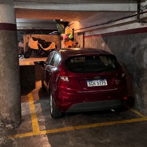 Cochera En Venta Pocitos, Con Renta.